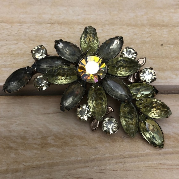 Jewelry - Vintage Floral Aurora‎ Borealis Rhinestone Brooch